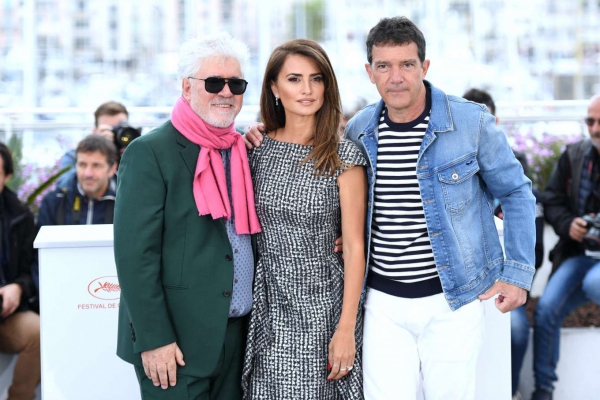 Penelope-Cruz_-Dolor-Y-Gloria-Photocall-at-2019-Cannes-Film-Festival-09.jpg