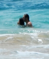 92899_Celebutopia-Penelope_Cruz_and_Javier_Jardem_are_on_holidays_and_toghether_in_brazils_beaches-04_122_409lo.jpg