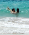 93075_Celebutopia-Penelope_Cruz_and_Javier_Jardem_are_on_holidays_and_toghether_in_brazils_beaches-05_122_46lo.jpg